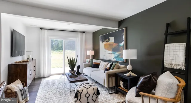 $279,900 | 44 Scrub Pine Court, Bunker Hill, WV 25413