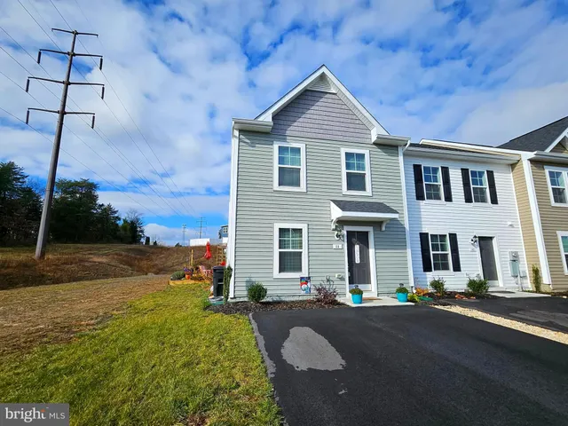 $279,900 | 44 Scrub Pine, Bunker Hill, WV 25413