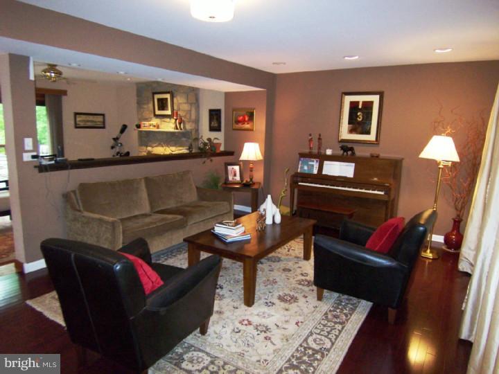 7 Wynmoor Road, Unit D Media, PA 19063 - Photo 8 of 25 Living Room
