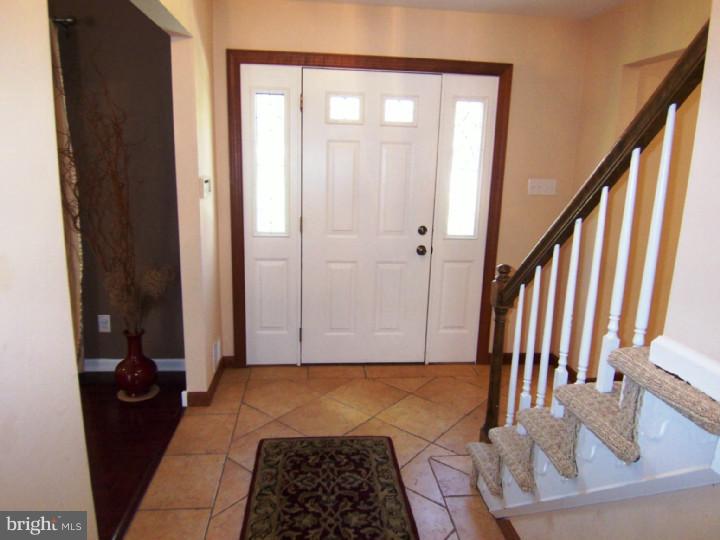 7 Wynmoor Road, Unit D Media, PA 19063 - Photo 10 of 25 Hallway