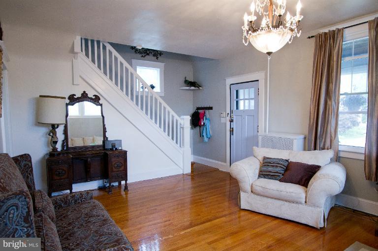 24 Ridge Road Catonsville, MD 21228 - Photo 19 of 26 Living Room