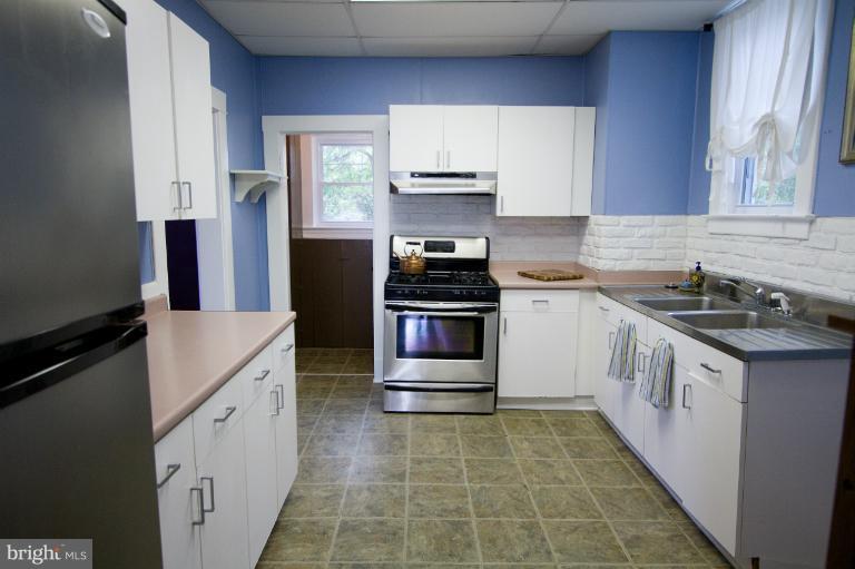 24 Ridge Road Catonsville, MD 21228 - Photo 23 of 26 Kitchen