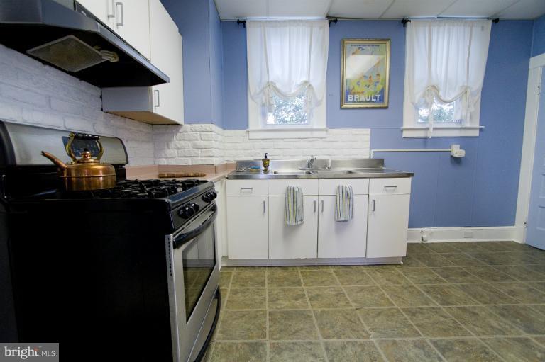 24 Ridge Road Catonsville, MD 21228 - Photo 10 of 26 Kitchen