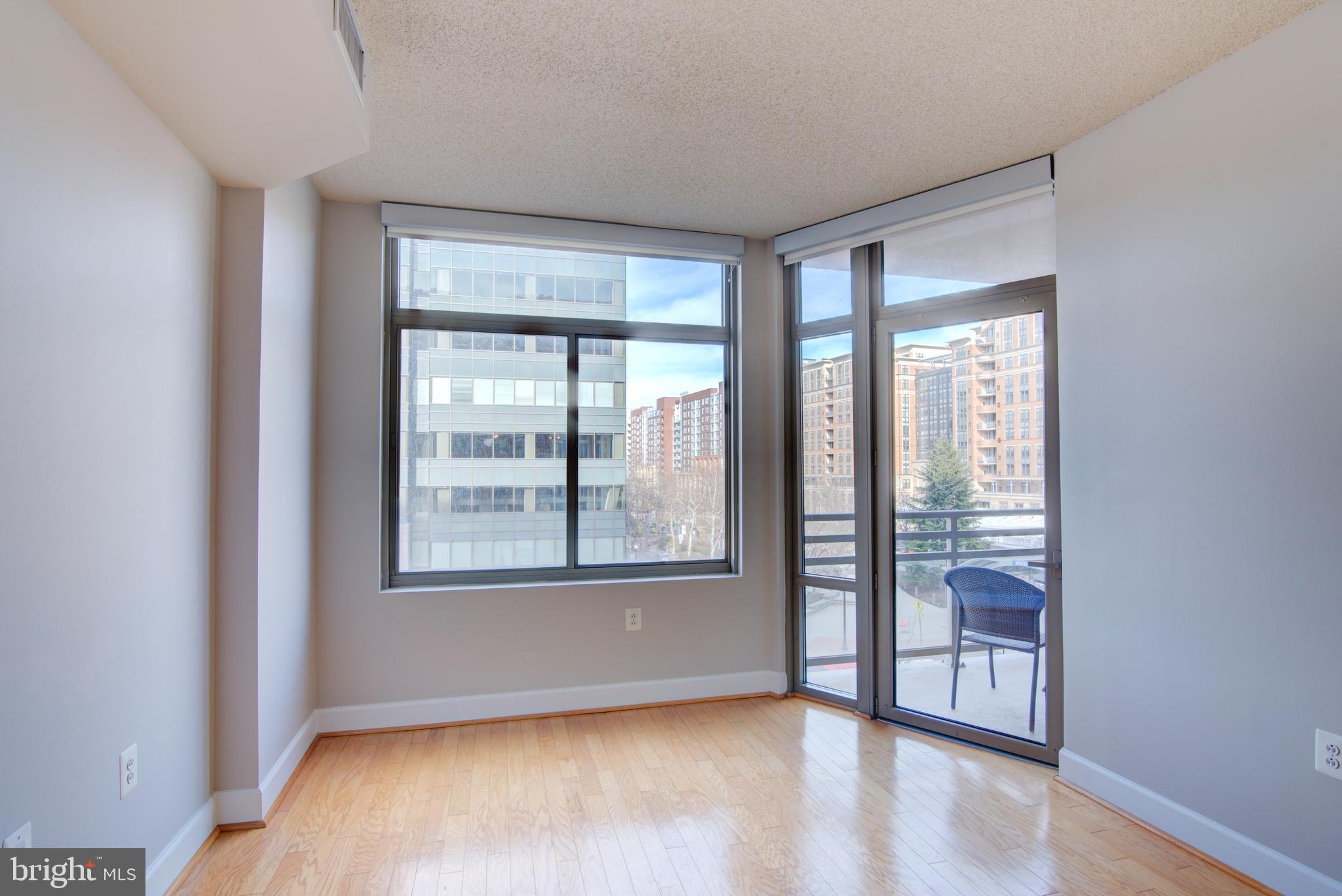 3600 South Glebe Road, Unit 414W Arlington, VA 22202 - Photo 4 of 28 Living Room w/ Walkout