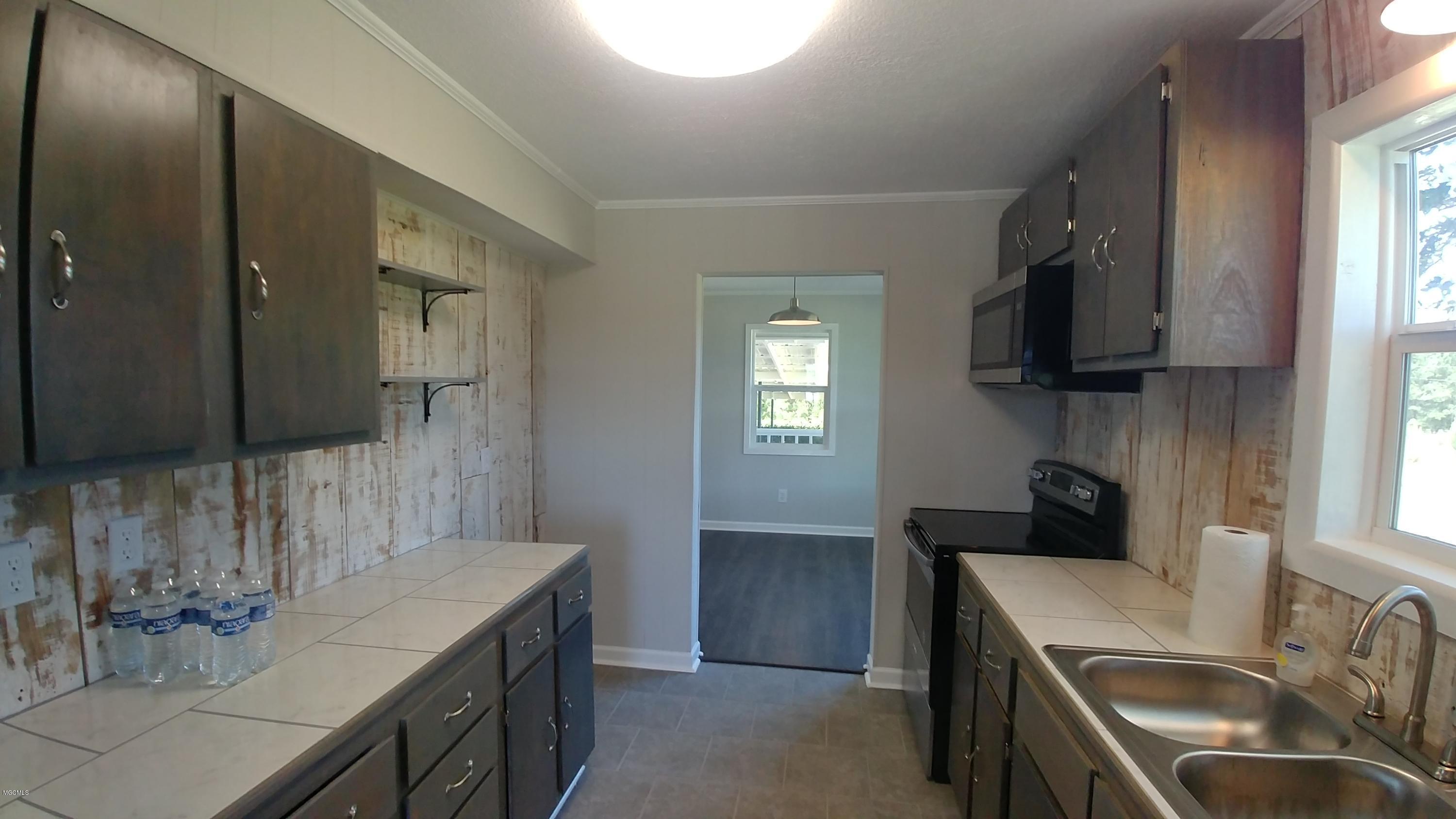 7 Pipeline Road Perkinston, MS 39573 - Photo 17 of 29 Kitchen v1