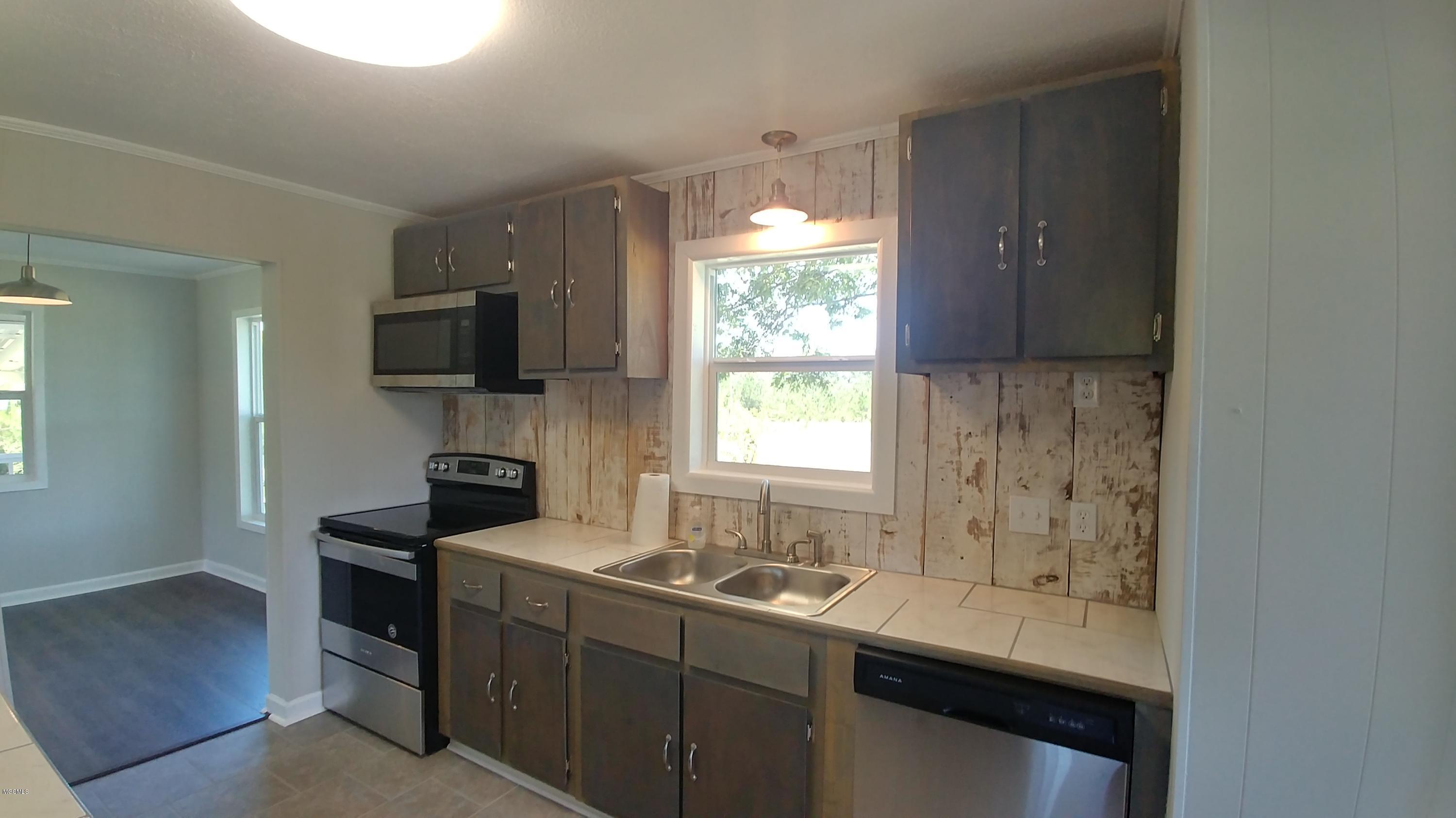 7 Pipeline Road Perkinston, MS 39573 - Photo 20 of 29 Kitchen v3