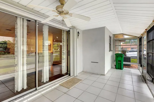 a view of a house with backyard and garden