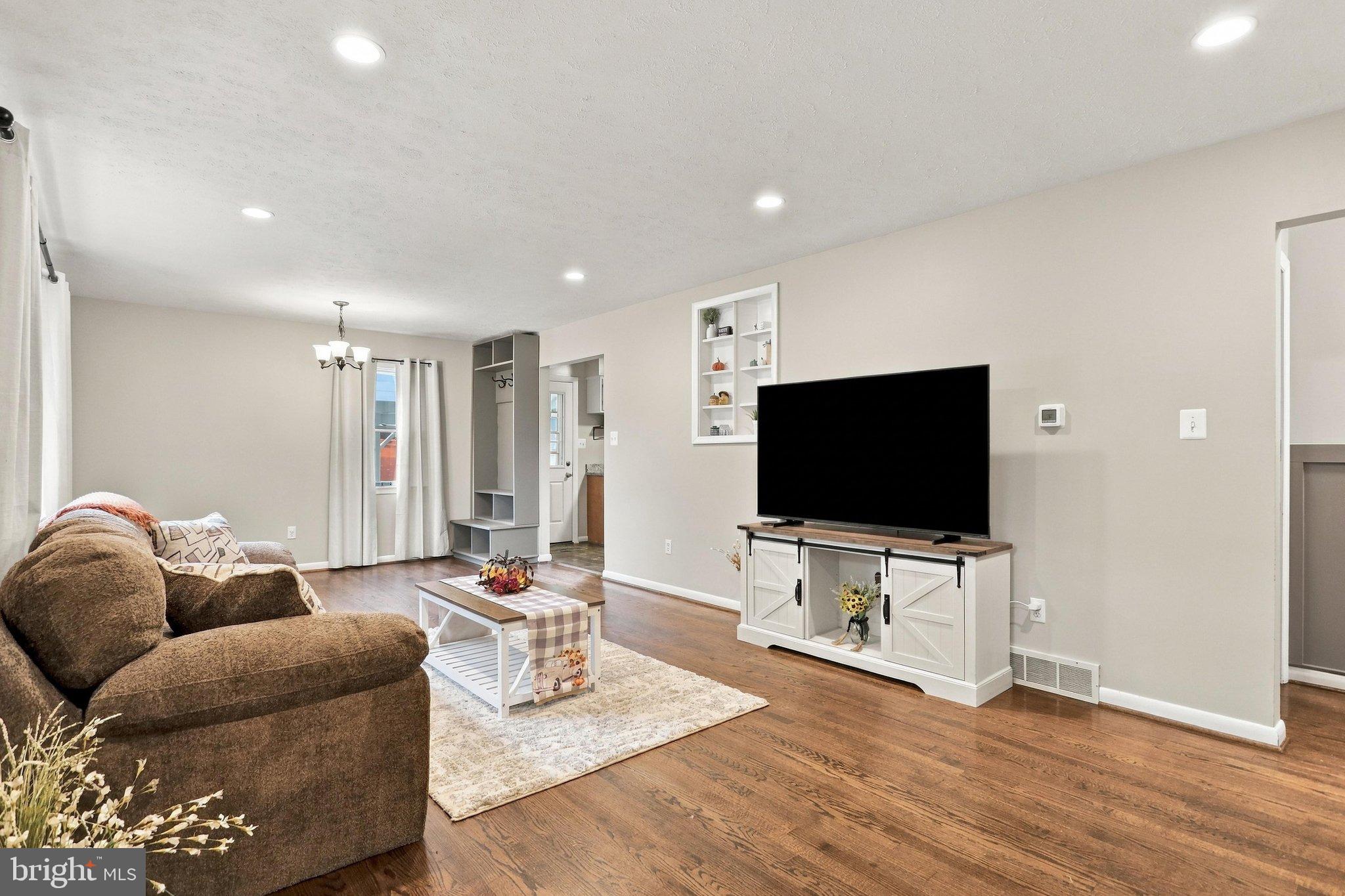 455 Mountain Road Front Royal, VA 22630 - Photo 20 of 62 Spacious living room w hardwood and dining area.