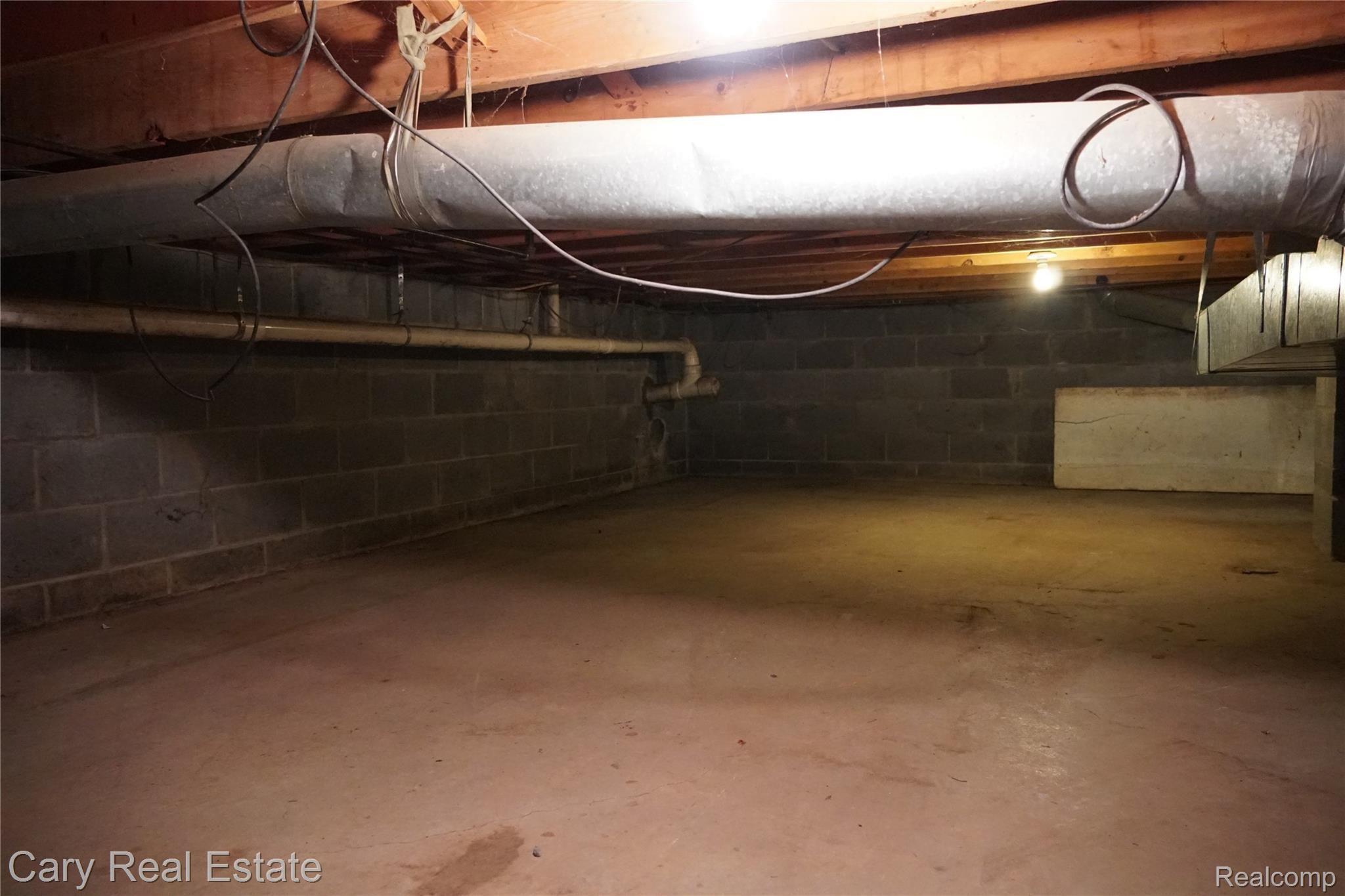 9340 Baldwin Road Gaines, MI 48436 - Photo 31 of 40 Large dry crawl space~great for storage!!