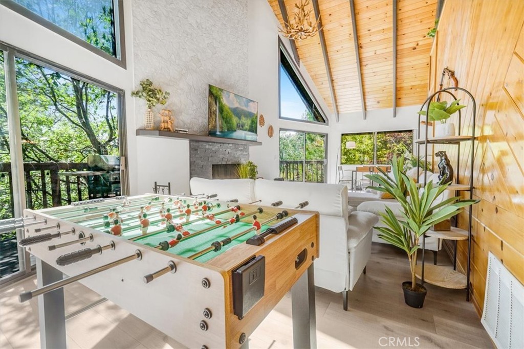 695 Grass Valley Road Lake Arrowhead, CA 92352 - Photo 11 of 50