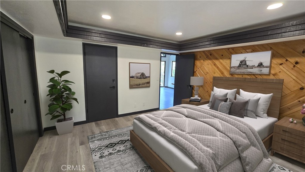 695 Grass Valley Road Lake Arrowhead, CA 92352 - Photo 7 of 50 1st floor primary room with two closet