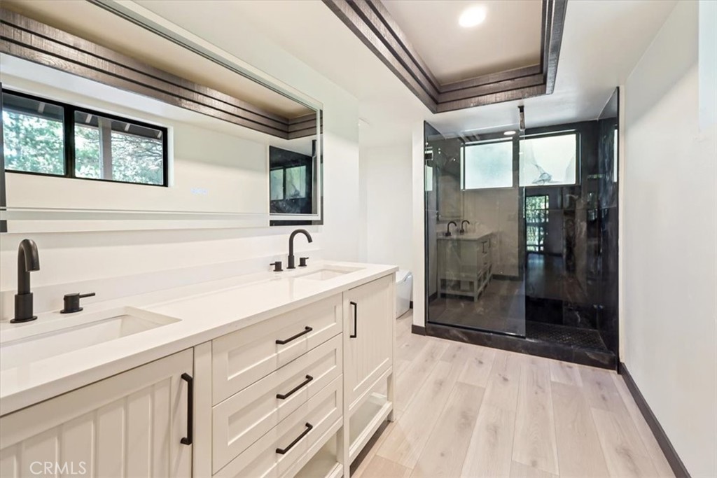 695 Grass Valley Road Lake Arrowhead, CA 92352 - Photo 8 of 50 Modern primary bath