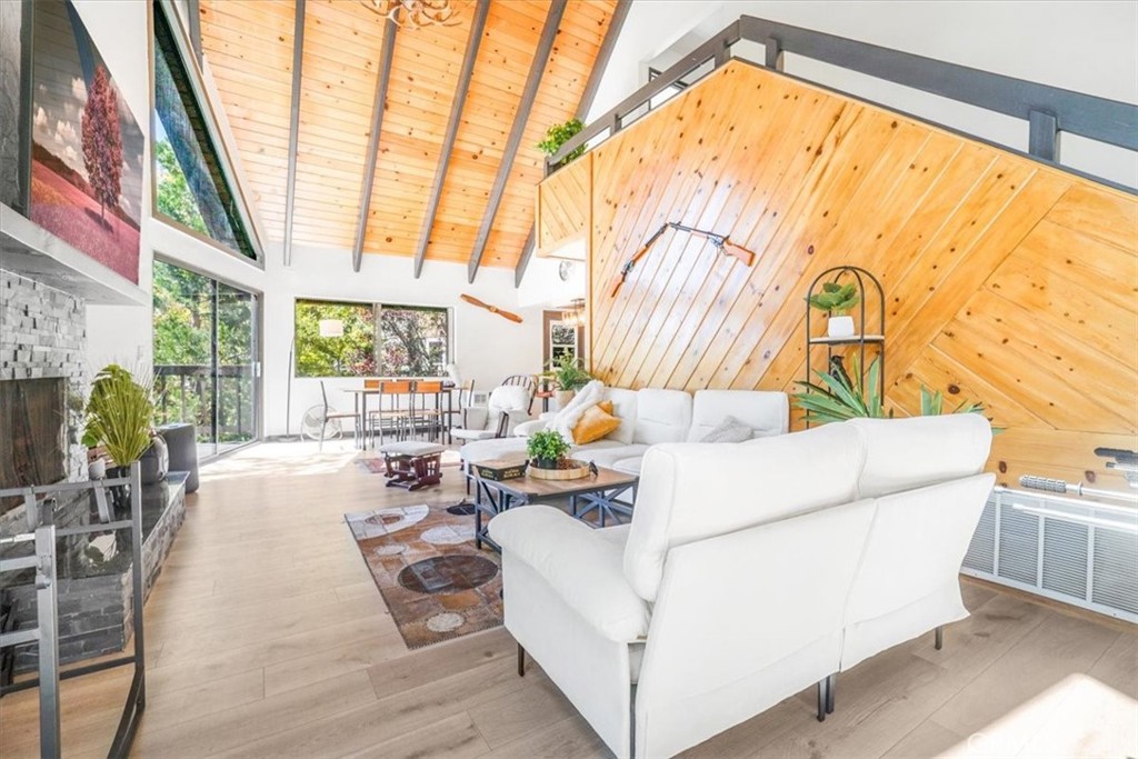 695 Grass Valley Road Lake Arrowhead, CA 92352 - Photo 9 of 50