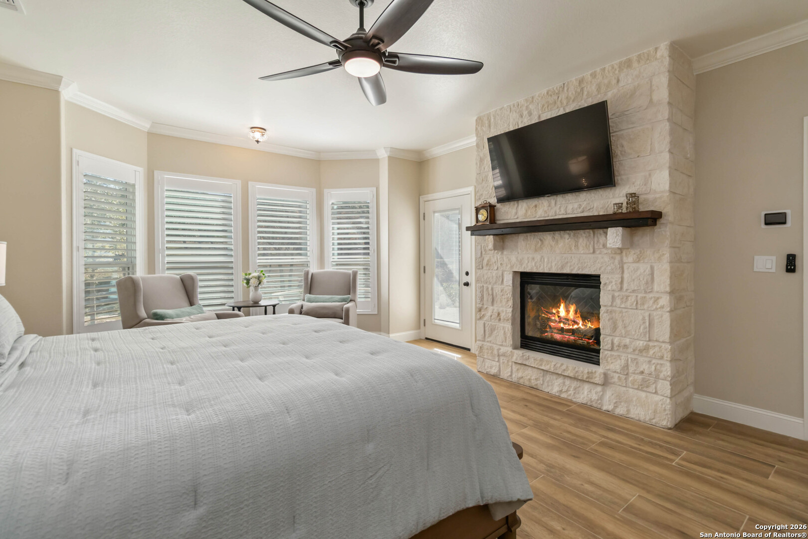 43 Lost Valley Boerne, TX 78006 - Photo 24 of 61 a spacious bedroom with a bed and a flat screen tv
