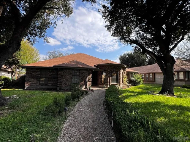 a view of house with a yard