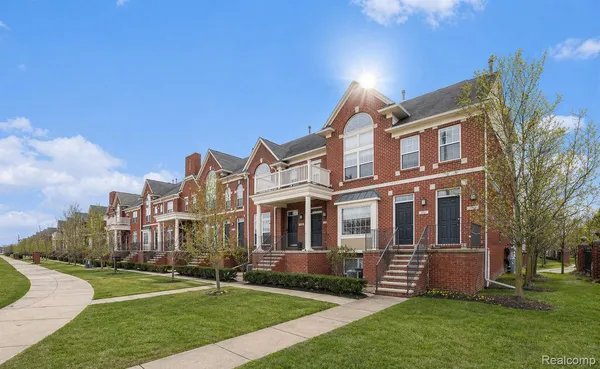 $2,450 | 3286 Camden Drive, Troy, MI 48084