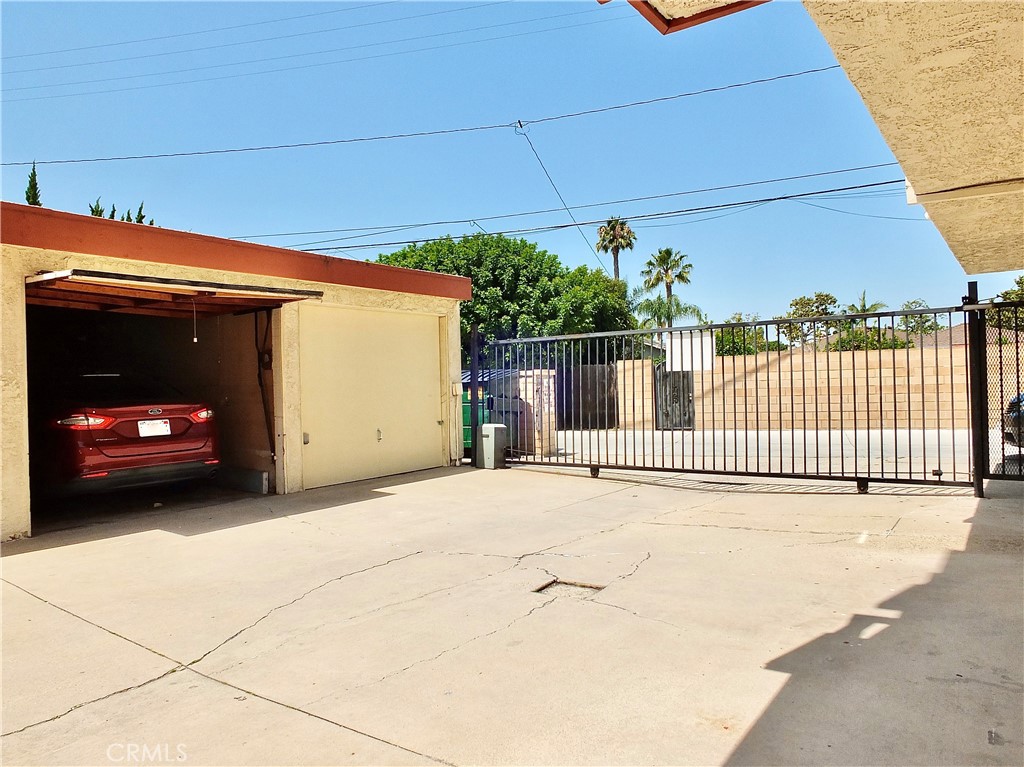 4591 Orange Avenue, Unit 306 Long Beach, CA 90807 - Photo 31 of 34 a view of a car garage