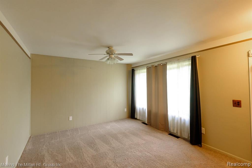 526 South Henry Ruff Road Westland, MI 48186 - Photo 12 of 39