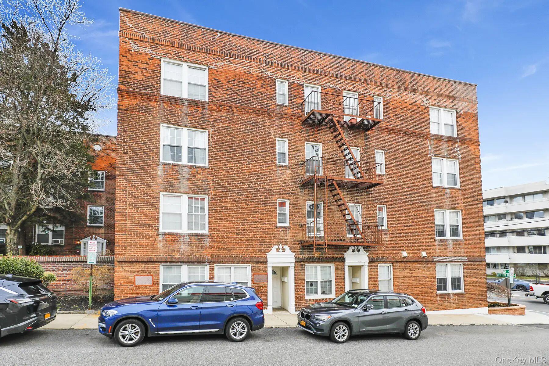 View of apartment building / complex