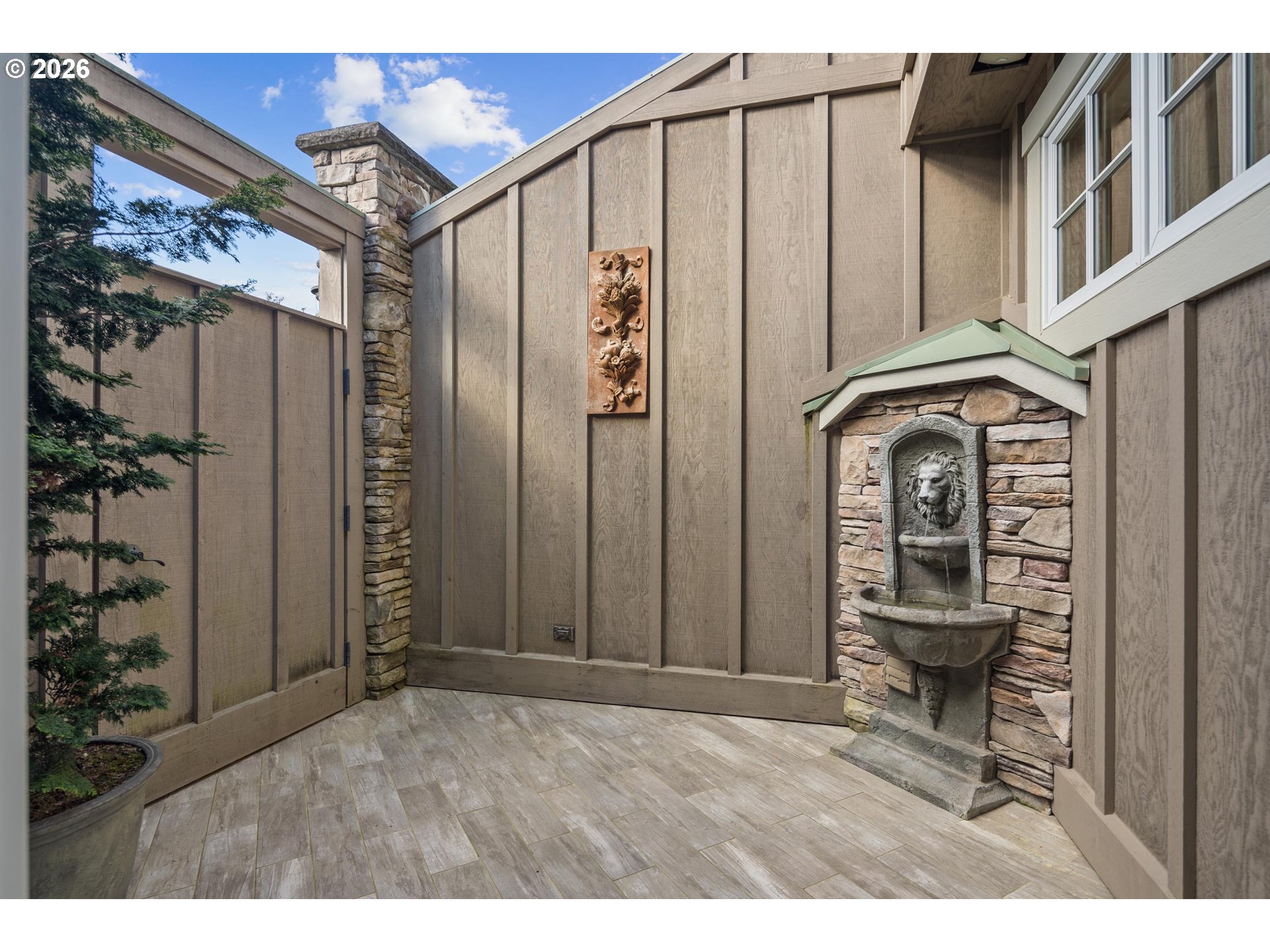 545 McAdams Road East Longview, WA 98632 - Photo 25 of 46 a view of a entryway