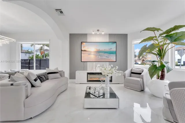 $1,199,000 | 14452 Southwest 10th Street, Miami, FL 33184