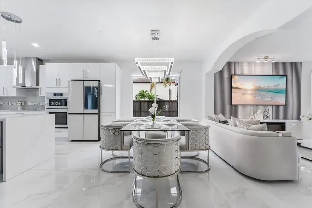 $1,199,000 | 14452 Southwest 10th Street, Miami, FL 33184