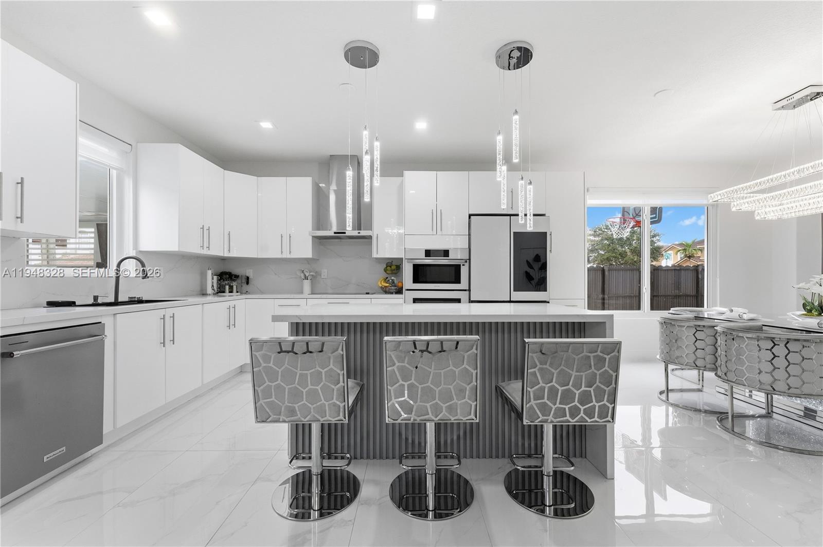 14452 Southwest 10th Street Miami, FL 33184 - Photo 7 of 36