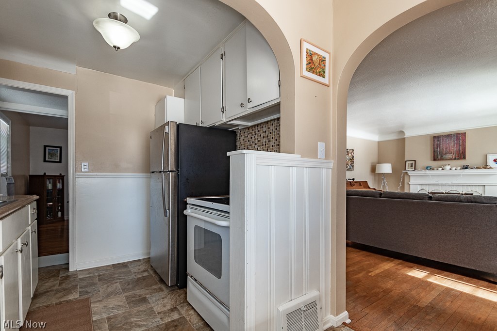 4149 Wilmington Road Cleveland, OH 44121 - Photo 10 of 35 Gallery Image 10