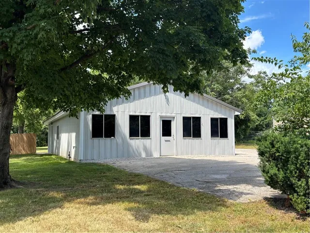 $490,000 | 4202 Dr Greaves Road, Grandview, MO 64030