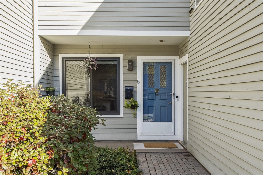 16 Concord Greene, Unit 5 Concord, MA 01742 - Photo 2 of 38
