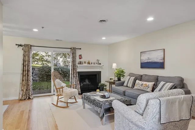 $790,000 | 16 Concord Greene, Unit 5, Concord, MA 01742