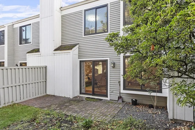 $790,000 | 16 Concord Greene, Unit 5, Concord, MA 01742