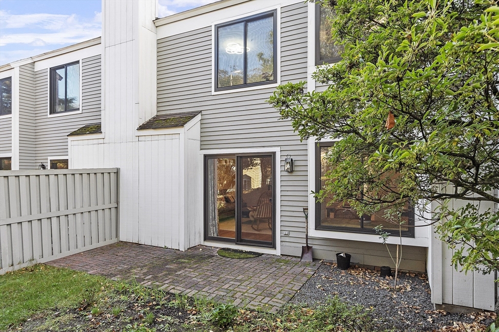 16 Concord Greene, Unit 5 Concord, MA 01742 - Photo 33 of 38