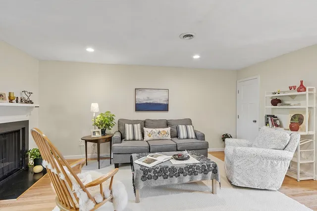 $790,000 | 16 Concord Greene, Unit 5, Concord, MA 01742