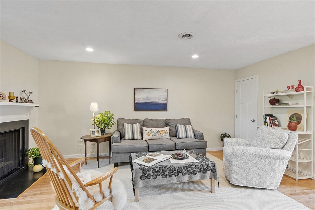 16 Concord Greene, Unit 5 Concord, MA 01742 - Photo 4 of 38