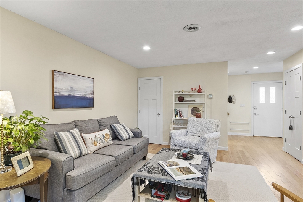 16 Concord Greene, Unit 5 Concord, MA 01742 - Photo 6 of 38