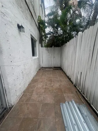 $1,800 | 3680 Oak Avenue, Unit 2, Miami, FL 33133