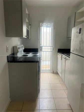 $1,800 | 3680 Oak Avenue, Unit 2, Miami, FL 33133