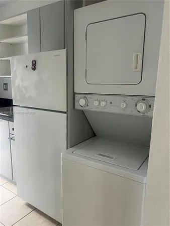 $1,800 | 3680 Oak Avenue, Unit 2, Miami, FL 33133