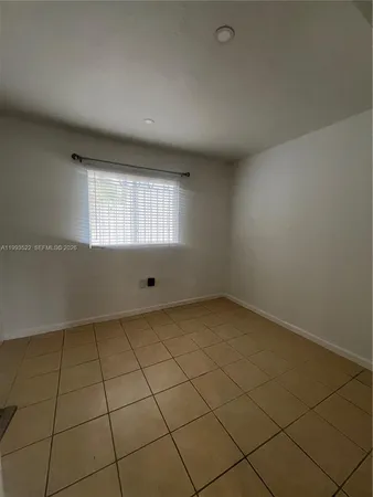 $1,800 | 3680 Oak Avenue, Unit 2, Miami, FL 33133