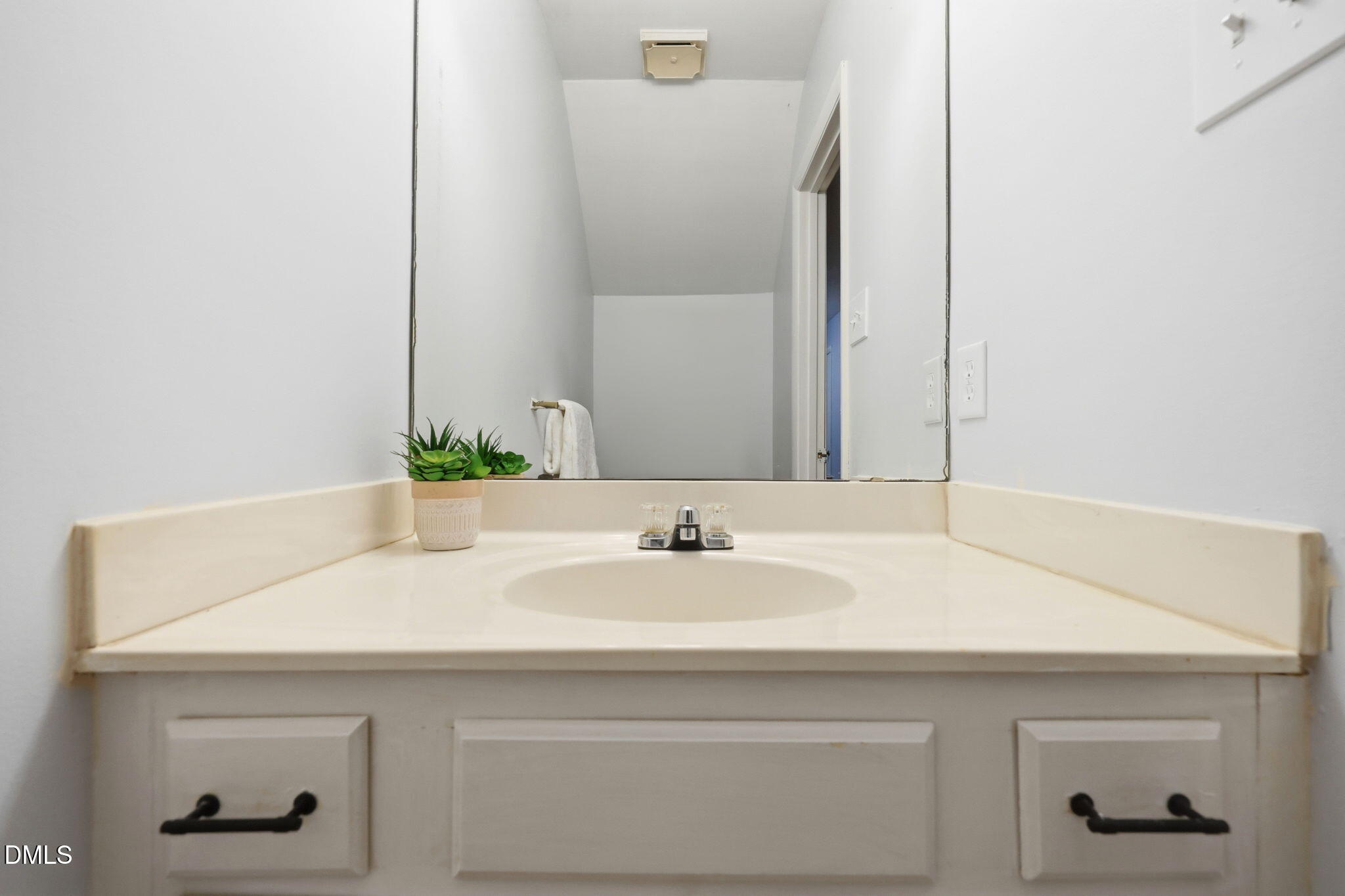 2104 Spring Forest Road Raleigh, NC 27615 - Photo 13 of 30 24-web-or-mls-IMG_3402_edit