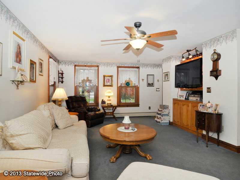 63 Cross Road Tiverton, RI 02878 - Photo 2 of 25 Living Room.
