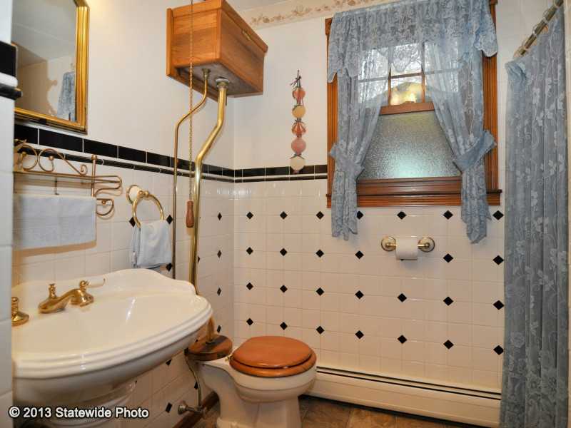 63 Cross Road Tiverton, RI 02878 - Photo 21 of 25 Bathroom.