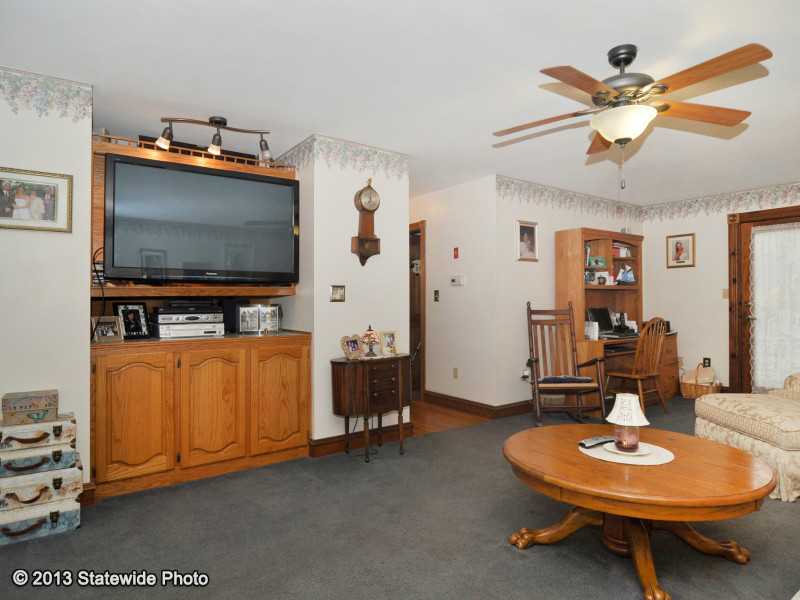 63 Cross Road Tiverton, RI 02878 - Photo 4 of 25 Living Room.
