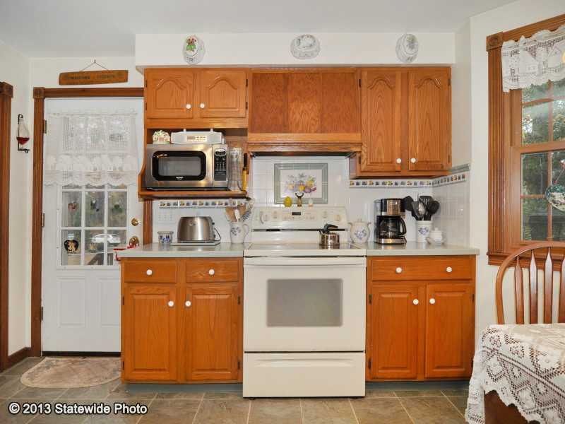 63 Cross Road Tiverton, RI 02878 - Photo 8 of 25 Kitchen.