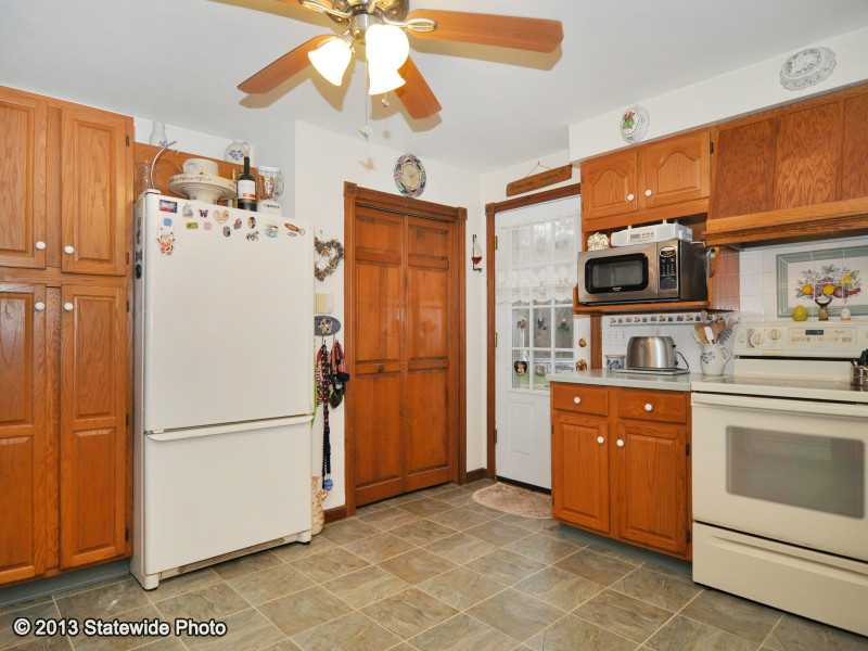 63 Cross Road Tiverton, RI 02878 - Photo 10 of 25 Kitchen.