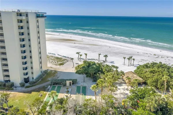 $649,999 | 111 Whispering Sands Circle, Unit V38, Sarasota, FL 34242