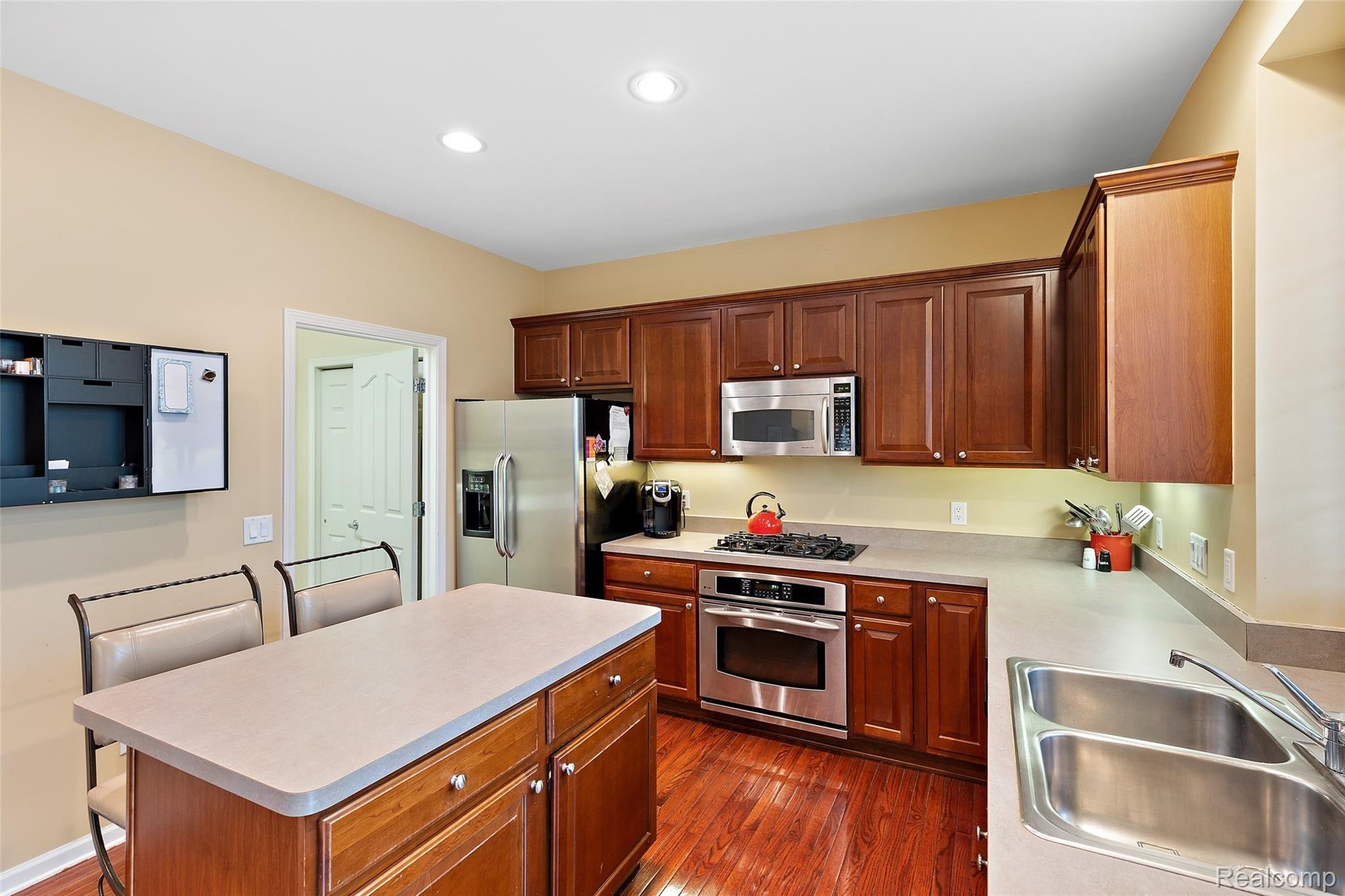 1656 Blushing Court Rochester, MI 48307 - Photo 22 of 48 1656 Blushing Court-32.jpg