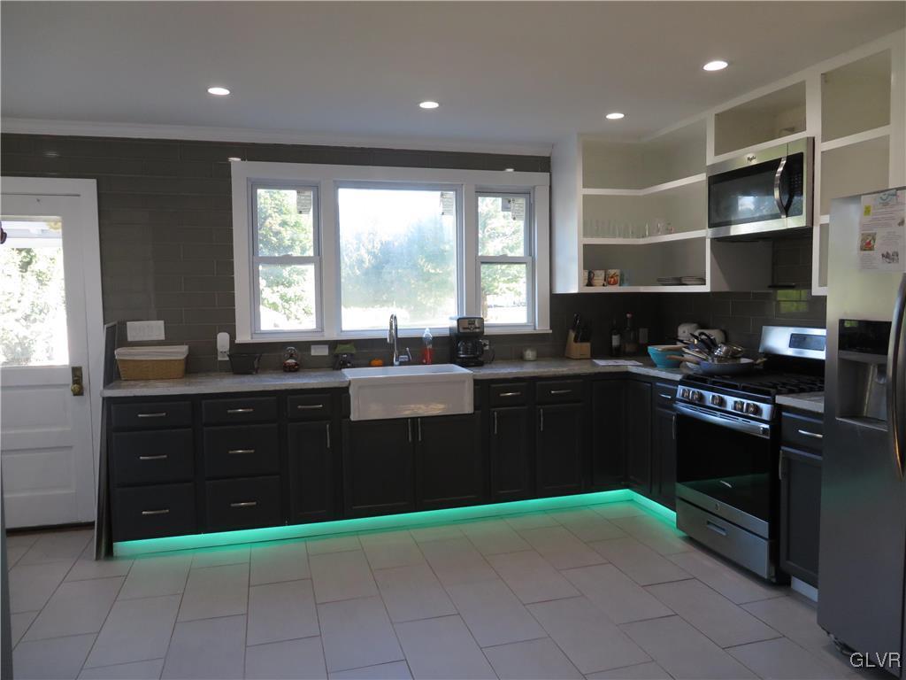 4689 Lanark Road Center Valley, PA 18034 - Photo 3 of 25 Gallery Image 3