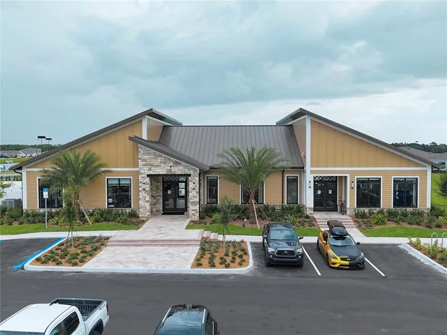 a view of outdoor space yard and porch